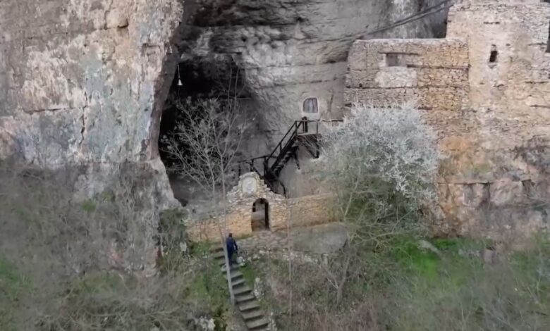 скален манастир